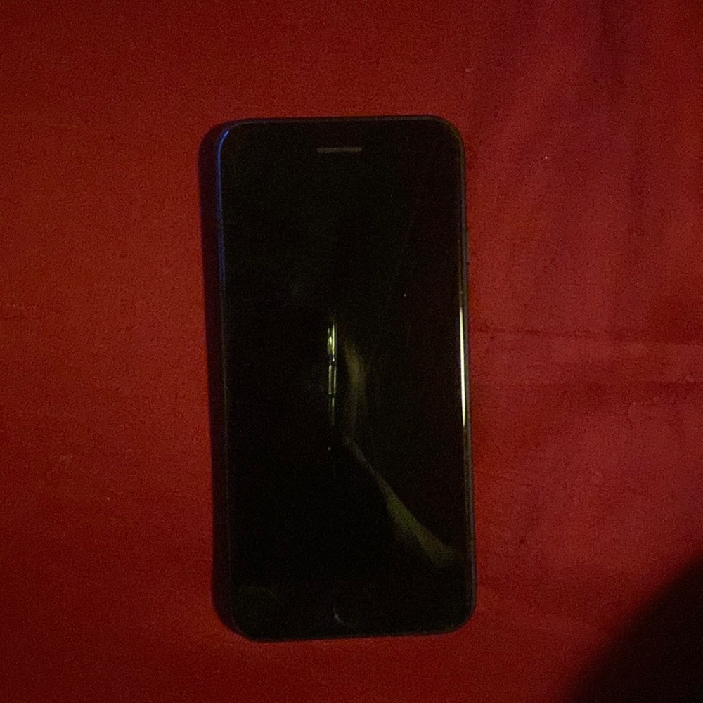 iPhone SE. black. 64GB